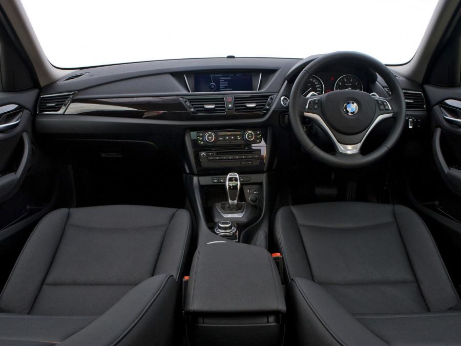 Торпедо BMW X1 xDrive20i xLine (E84) 2012 года  (ZA) (фото 6 из 17)